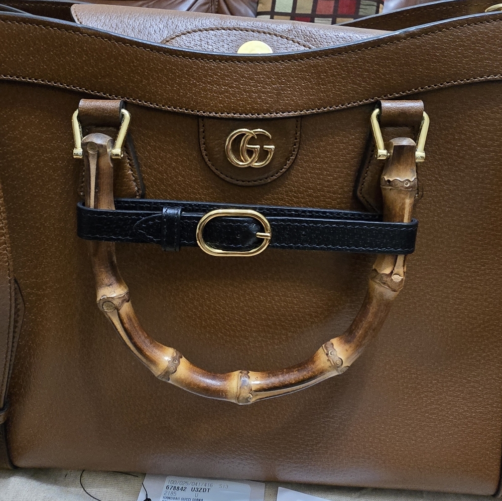 Beautiful  Brown Leather authentic Gucci Bag with Bamboo Handle
